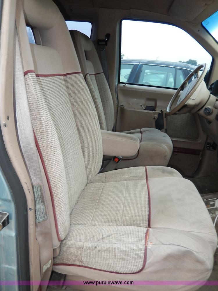 image for item I4282 1996 Ford Aerostar XLT van