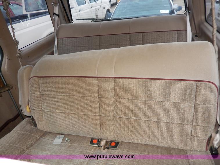 image for item I4282 1996 Ford Aerostar XLT van