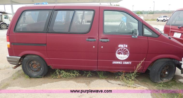 image for item I4283 1993 Ford Aerostar XL van
