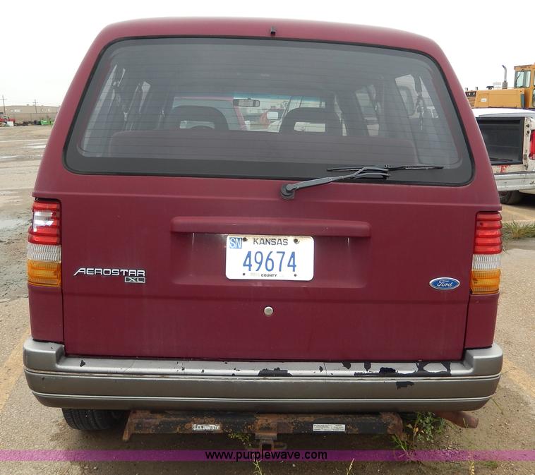image for item I4283 1993 Ford Aerostar XL van