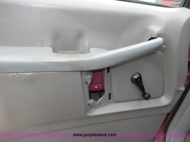 image for item I4283 1993 Ford Aerostar XL van