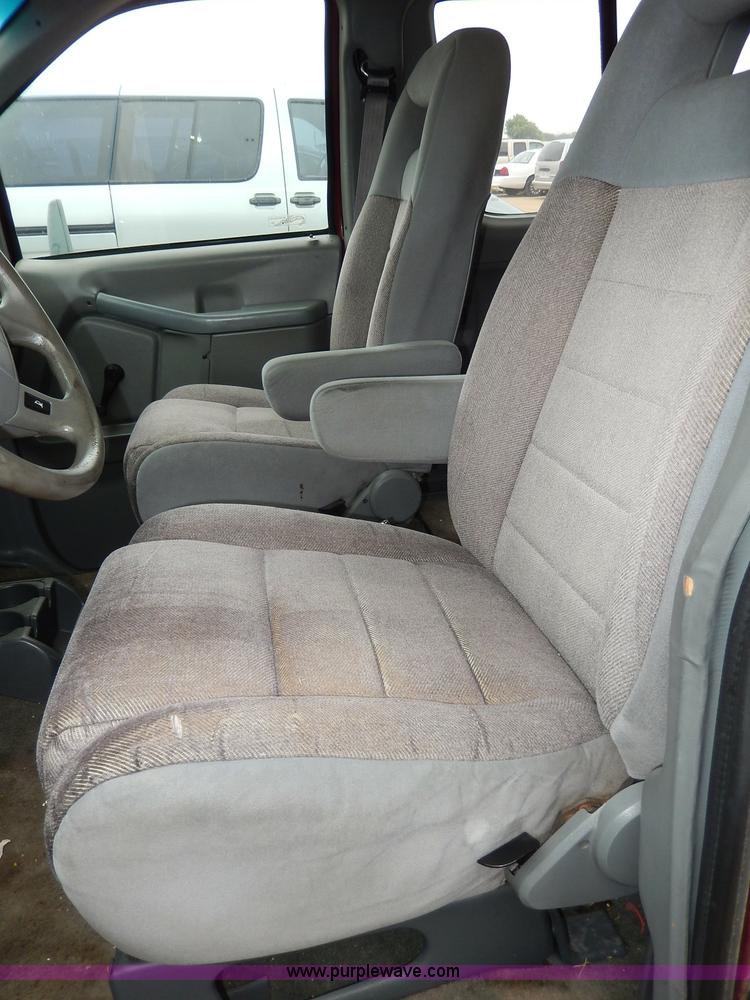 image for item I4283 1993 Ford Aerostar XL van