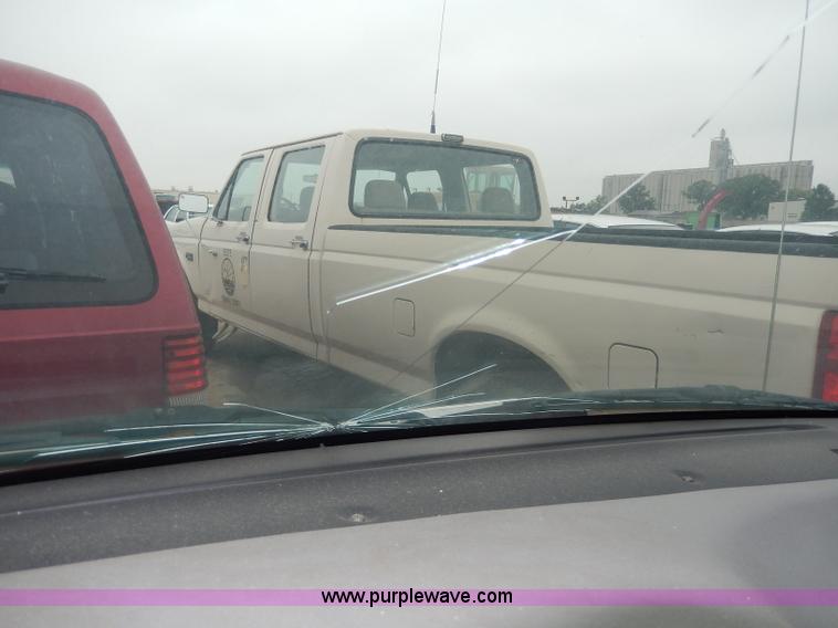 image for item I4283 1993 Ford Aerostar XL van