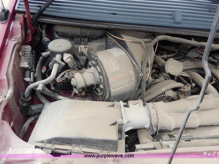 image for item I4283 1993 Ford Aerostar XL van