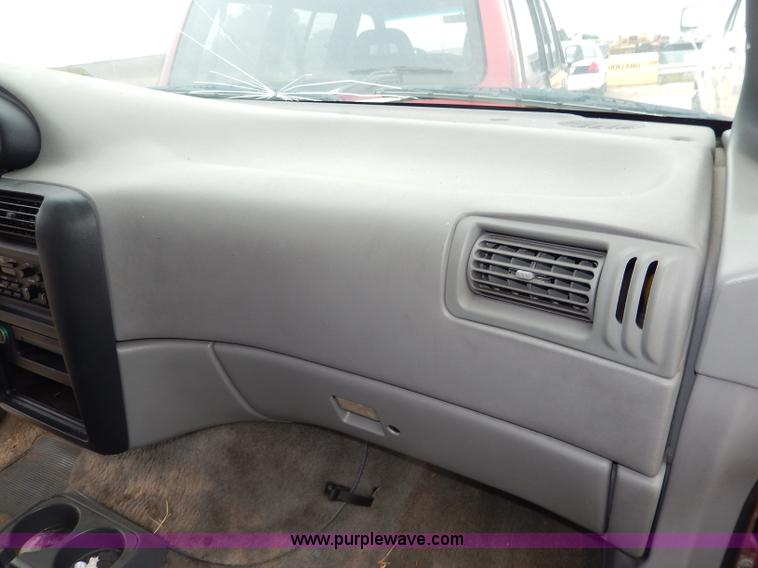 image for item I4283 1993 Ford Aerostar XL van