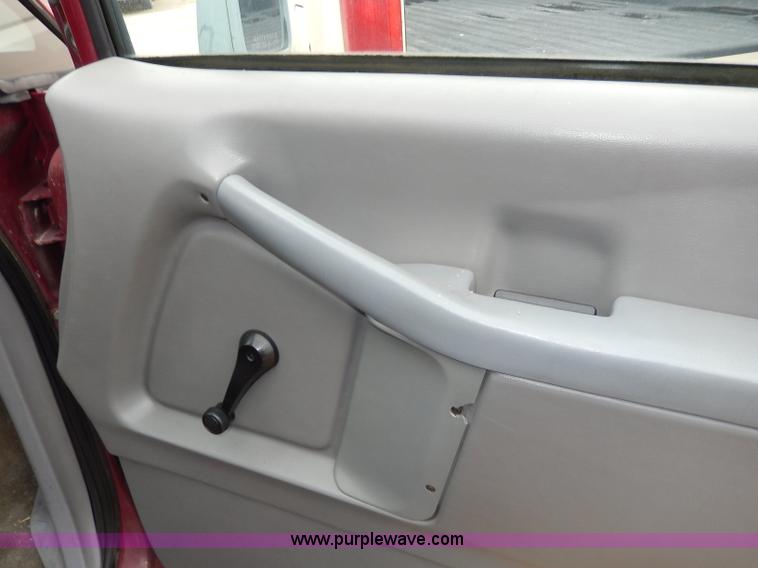 image for item I4283 1993 Ford Aerostar XL van