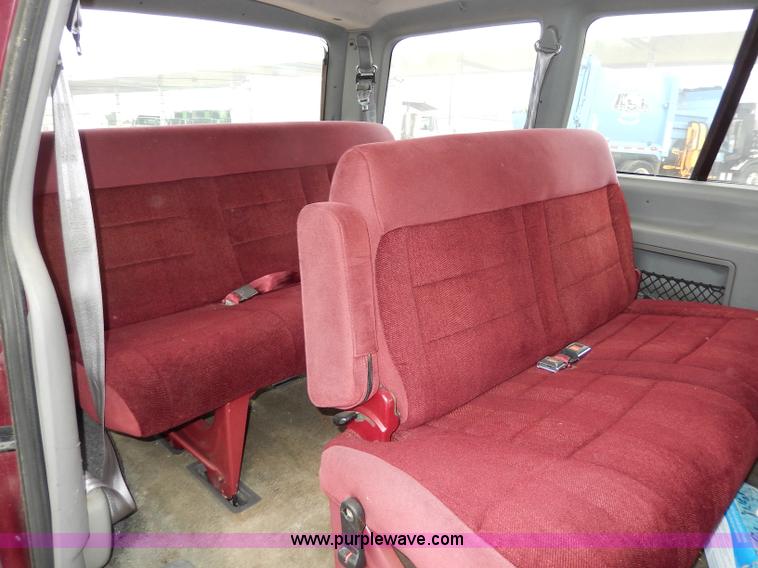 image for item I4283 1993 Ford Aerostar XL van