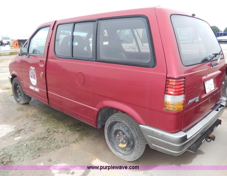 image for item I4284 1993 Ford Aerostar XL van
