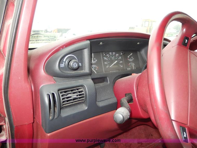 image for item I4284 1993 Ford Aerostar XL van