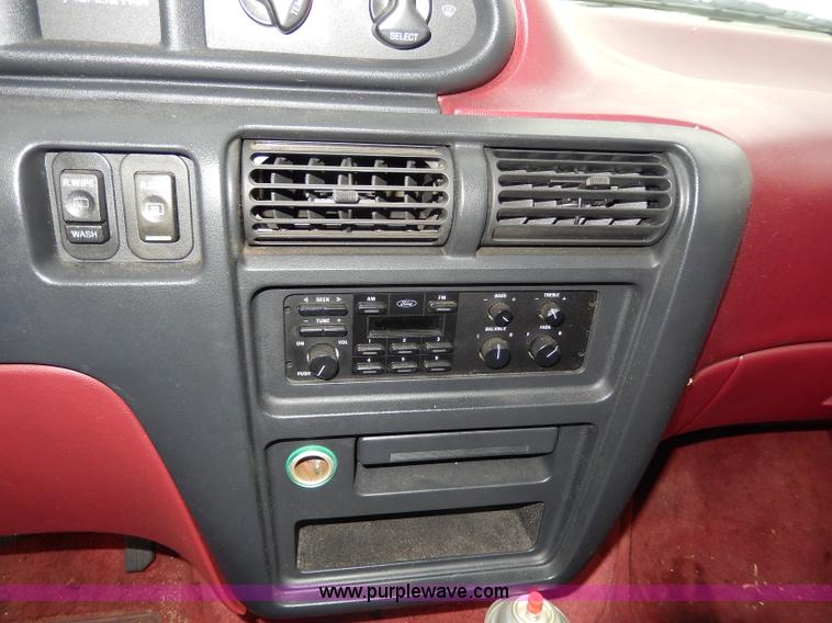 image for item I4284 1993 Ford Aerostar XL van