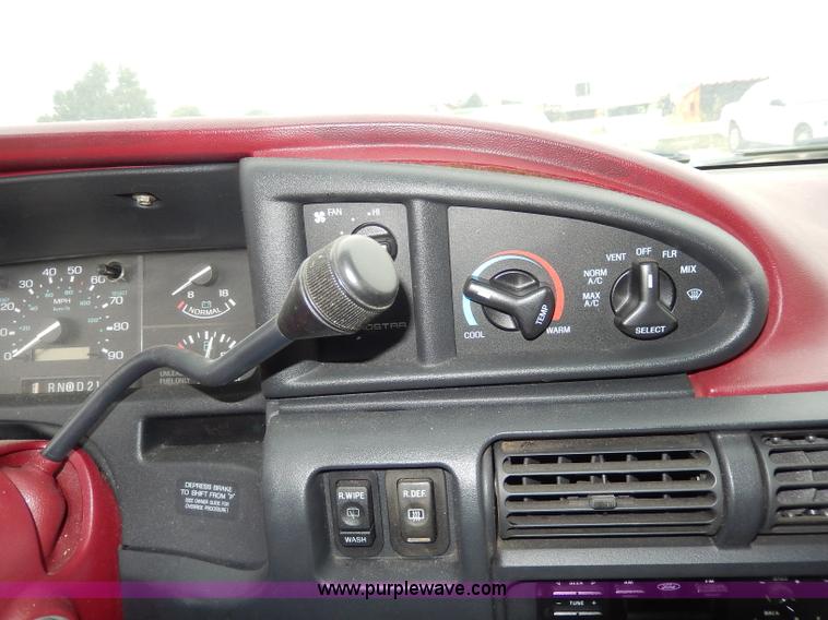 image for item I4284 1993 Ford Aerostar XL van