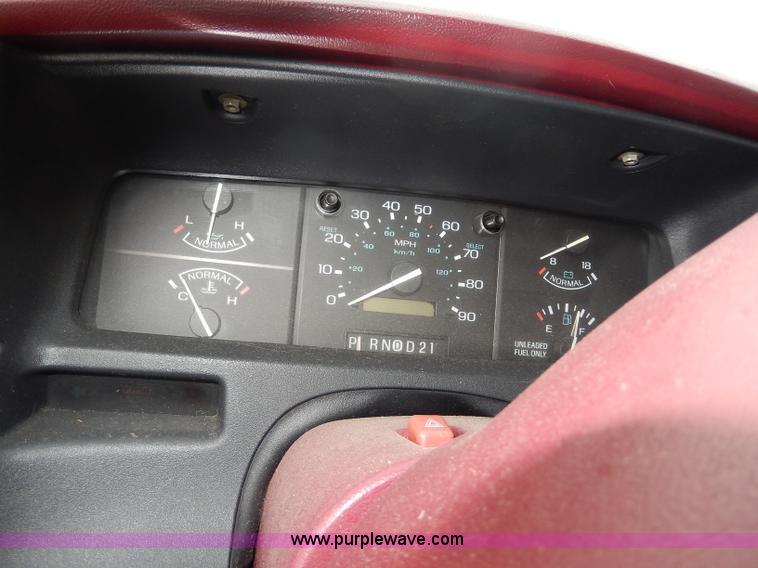 image for item I4284 1993 Ford Aerostar XL van