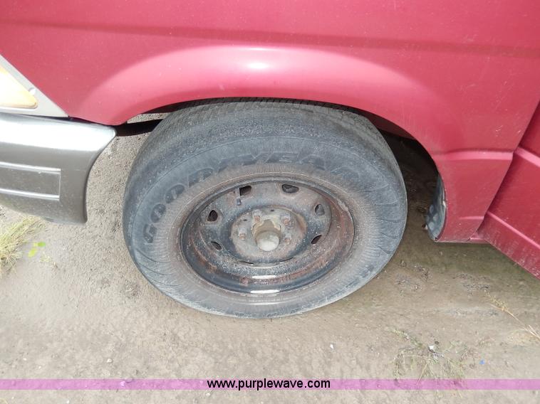 image for item I4284 1993 Ford Aerostar XL van