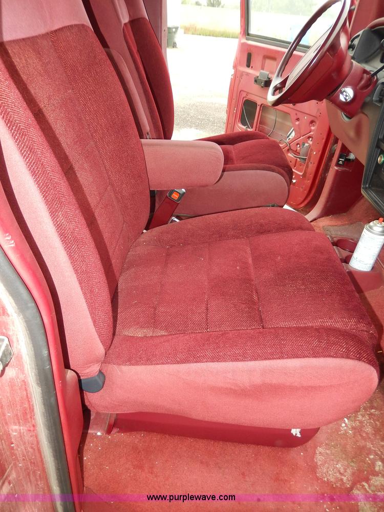 image for item I4284 1993 Ford Aerostar XL van