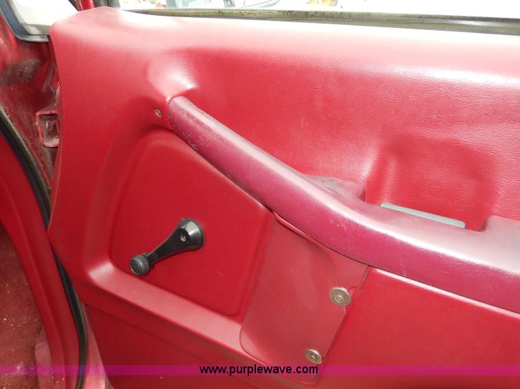 image for item I4284 1993 Ford Aerostar XL van