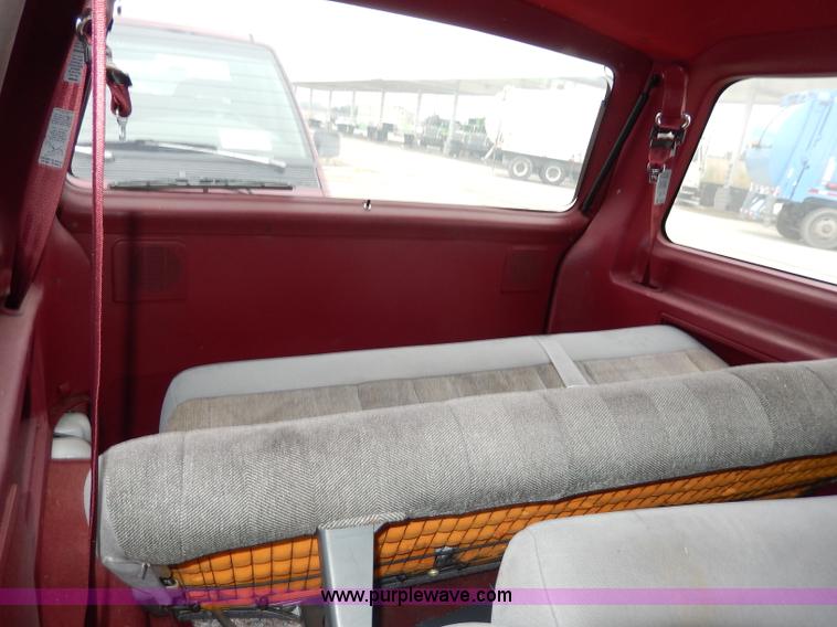 image for item I4284 1993 Ford Aerostar XL van