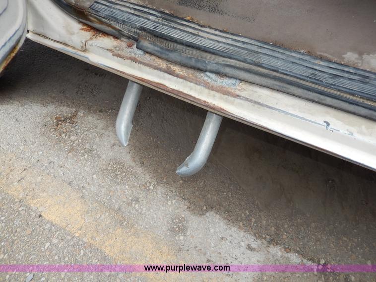 image for item I4285 1992 Ford F350 Custom pickup truck