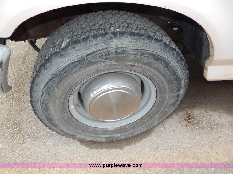 image for item I4285 1992 Ford F350 Custom pickup truck