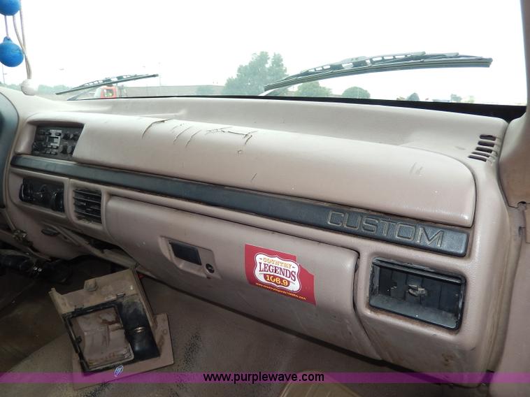 image for item I4285 1992 Ford F350 Custom pickup truck