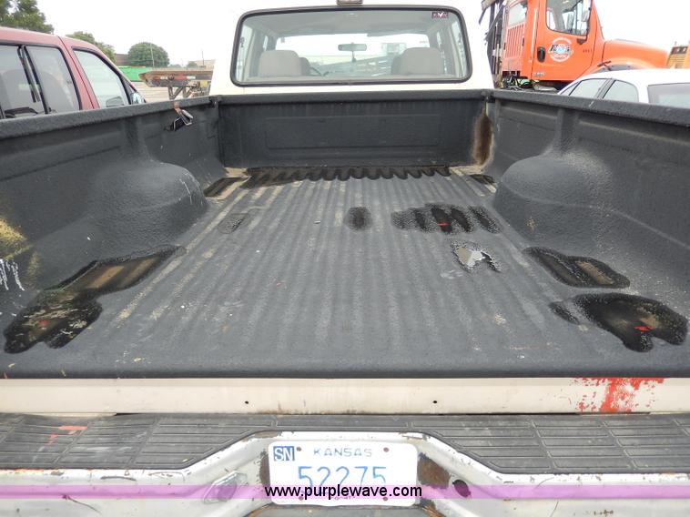 image for item I4285 1992 Ford F350 Custom pickup truck
