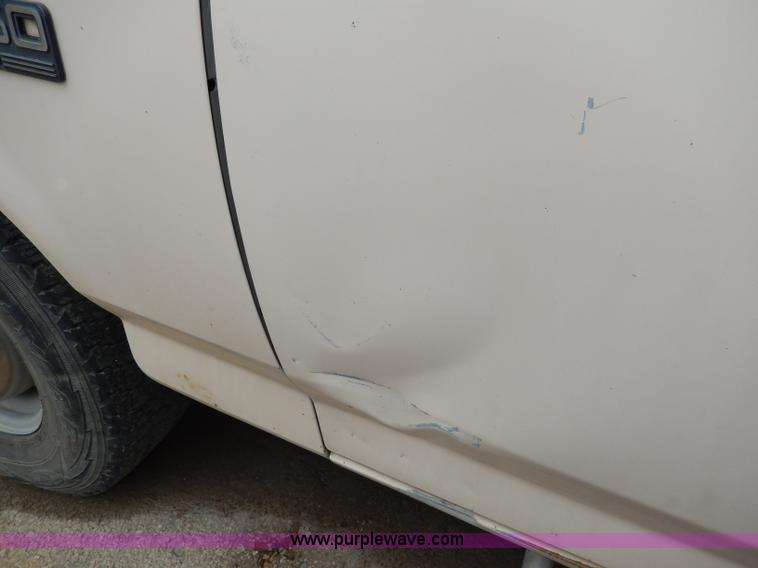 image for item I4285 1992 Ford F350 Custom pickup truck