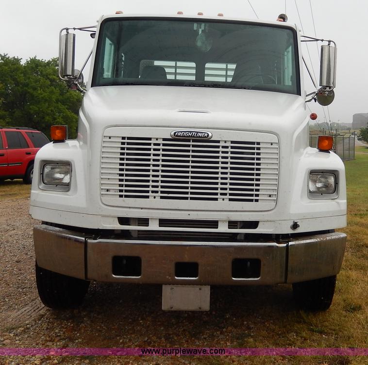 image for item I4302 2003 Freightliner FL70 semi truck