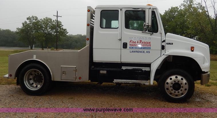 image for item I4302 2003 Freightliner FL70 semi truck