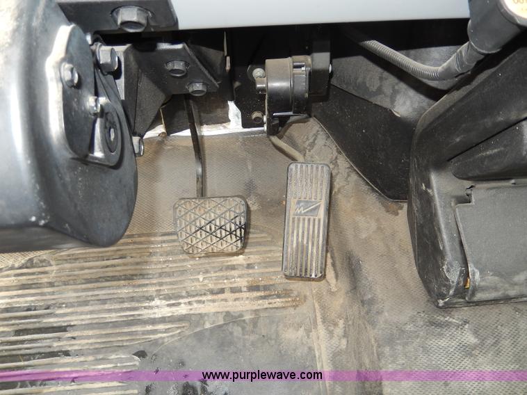 image for item I4302 2003 Freightliner FL70 semi truck