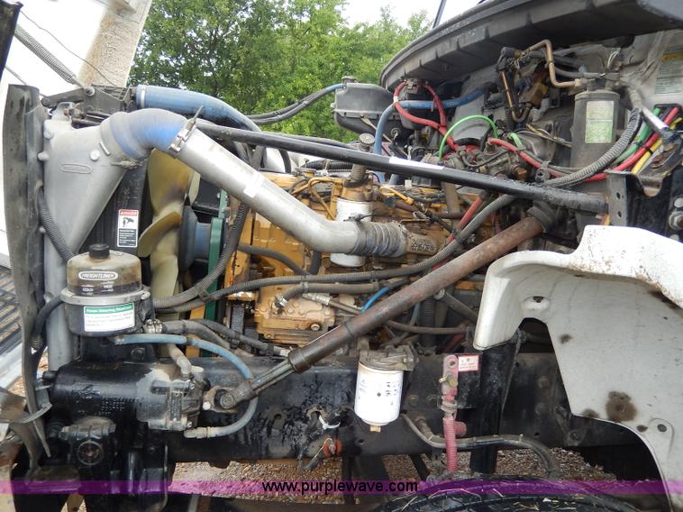 image for item I4302 2003 Freightliner FL70 semi truck