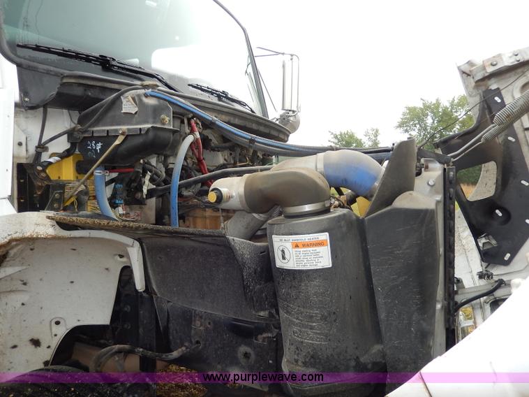 image for item I4302 2003 Freightliner FL70 semi truck