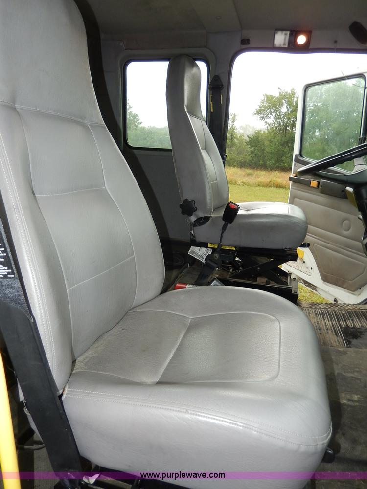 image for item I4302 2003 Freightliner FL70 semi truck