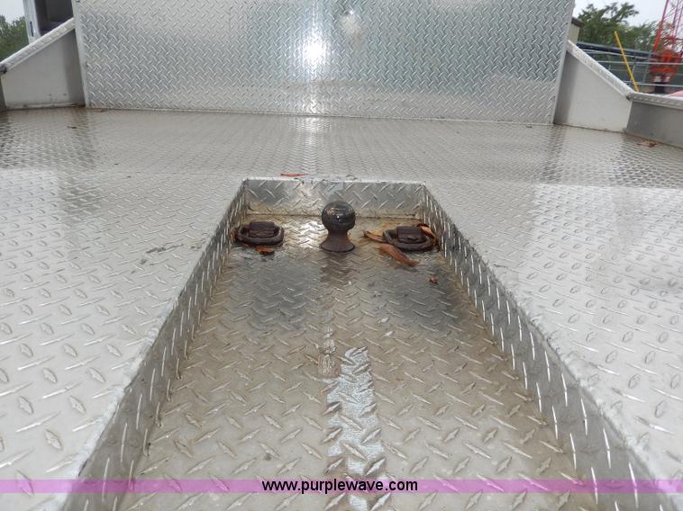 image for item I4302 2003 Freightliner FL70 semi truck