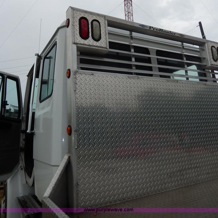 image for item I4302 2003 Freightliner FL70 semi truck