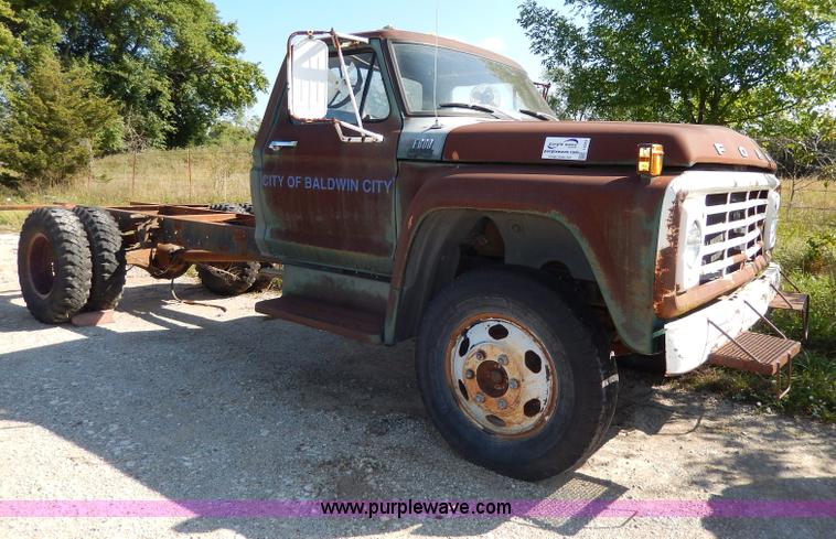 image for item I4315 1978 Ford F600 truck cab and chassis