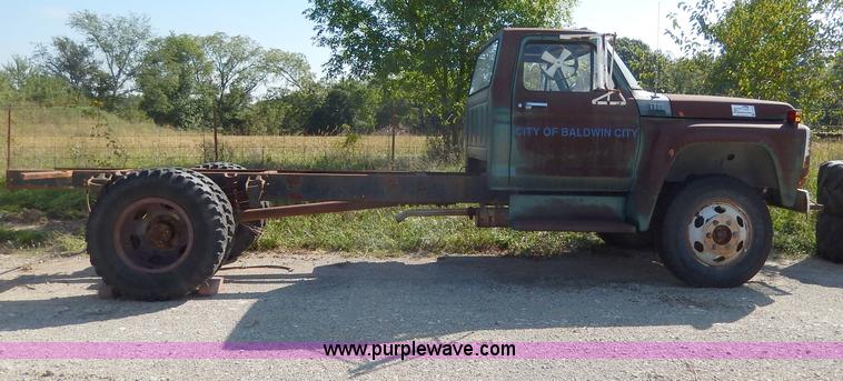 image for item I4315 1978 Ford F600 truck cab and chassis