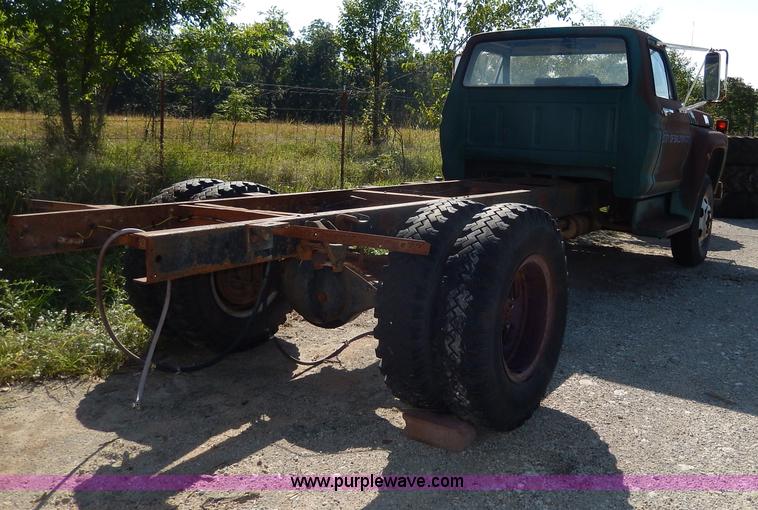 image for item I4315 1978 Ford F600 truck cab and chassis