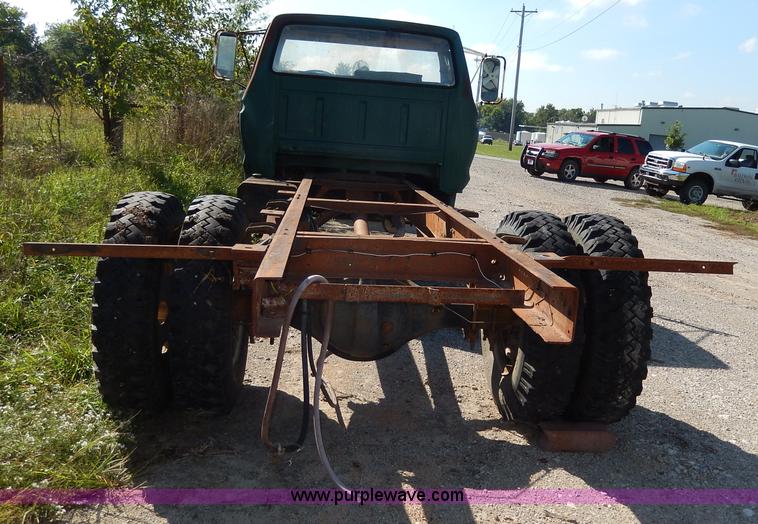 image for item I4315 1978 Ford F600 truck cab and chassis