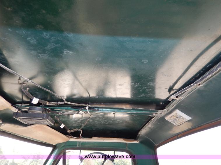 image for item I4315 1978 Ford F600 truck cab and chassis