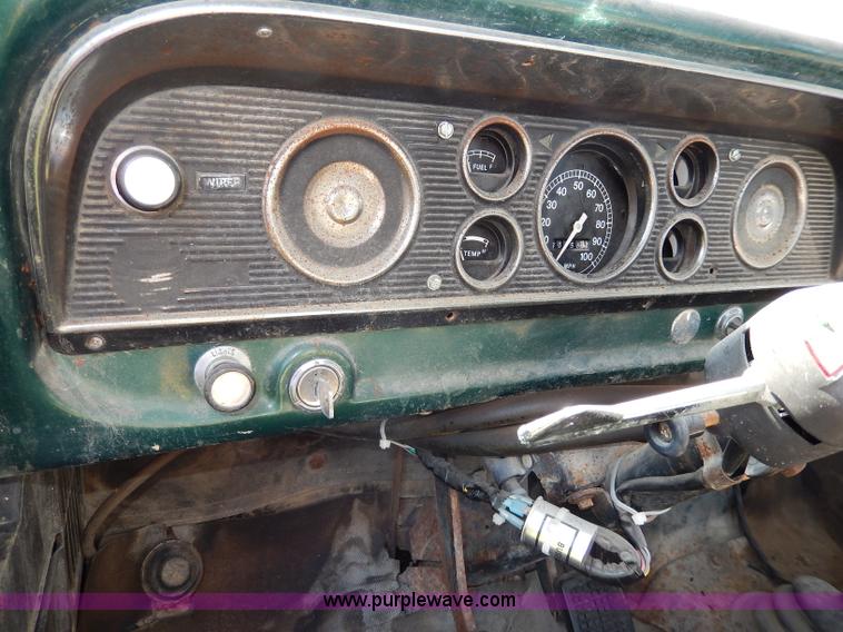 image for item I4315 1978 Ford F600 truck cab and chassis