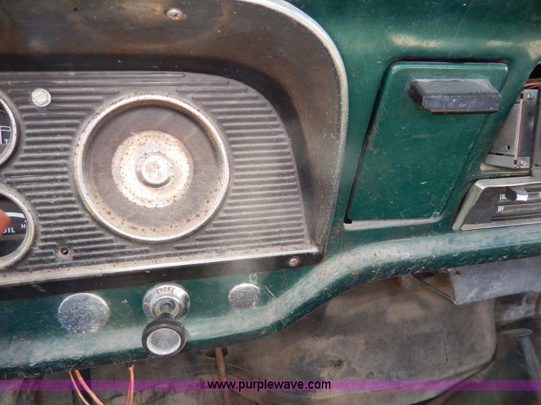 image for item I4315 1978 Ford F600 truck cab and chassis