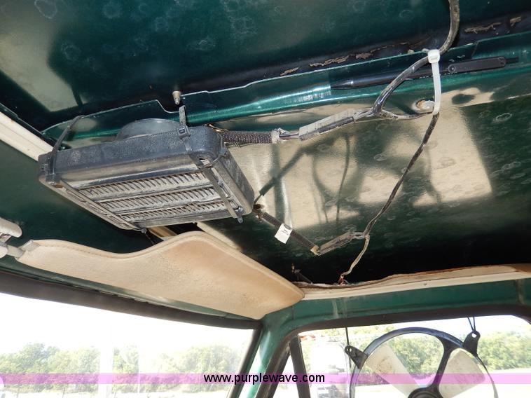 image for item I4315 1978 Ford F600 truck cab and chassis