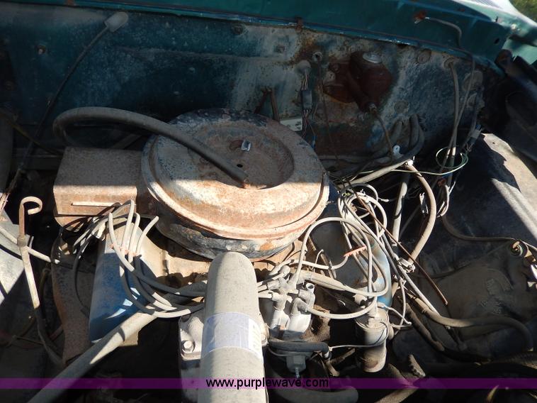 image for item I4315 1978 Ford F600 truck cab and chassis