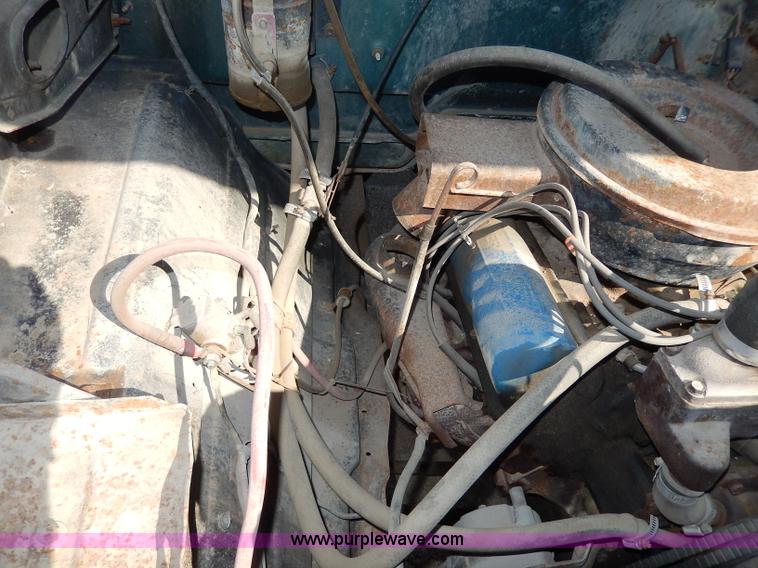 image for item I4315 1978 Ford F600 truck cab and chassis