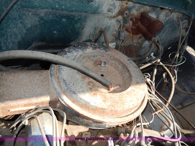 image for item I4315 1978 Ford F600 truck cab and chassis