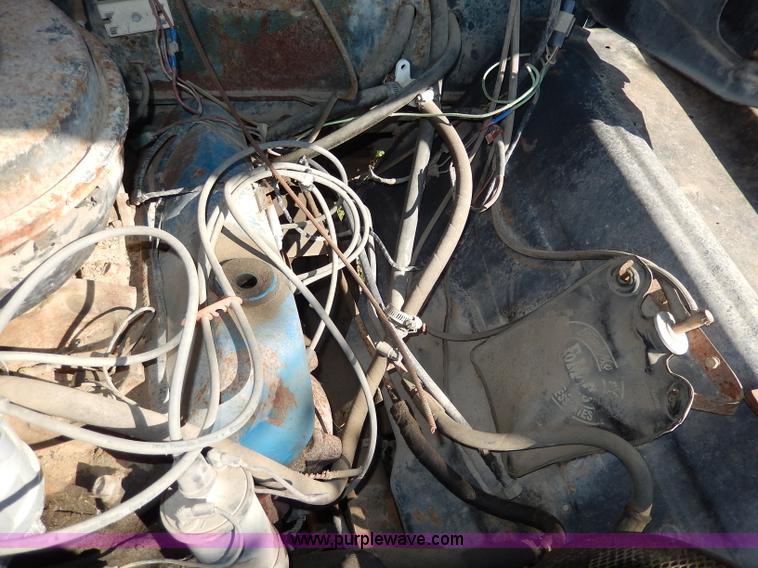 image for item I4315 1978 Ford F600 truck cab and chassis