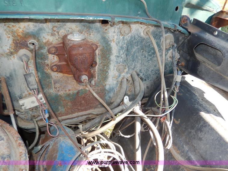 image for item I4315 1978 Ford F600 truck cab and chassis