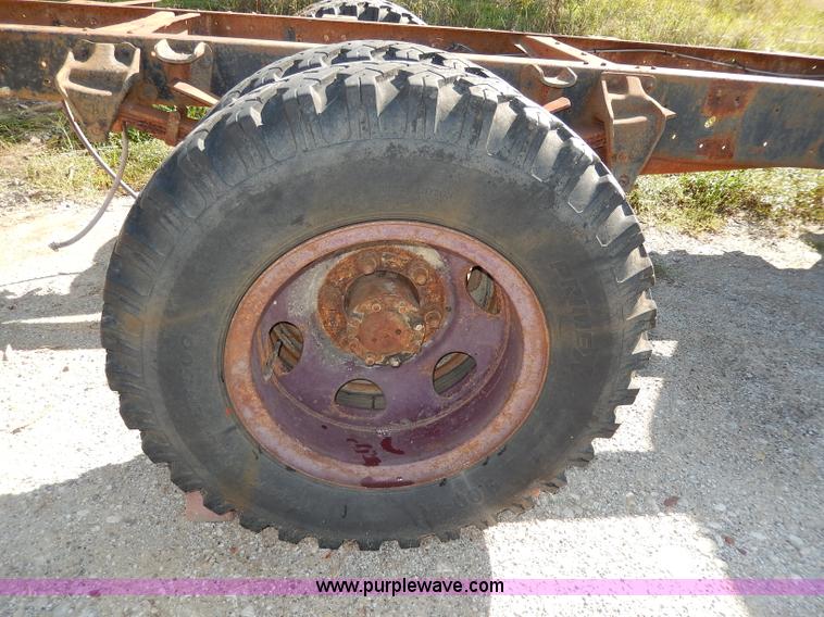 image for item I4315 1978 Ford F600 truck cab and chassis