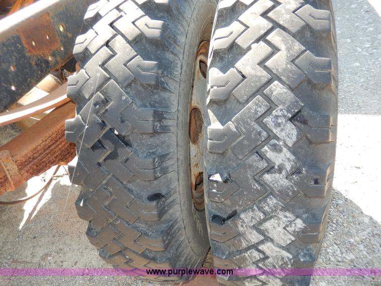 image for item I4315 1978 Ford F600 truck cab and chassis