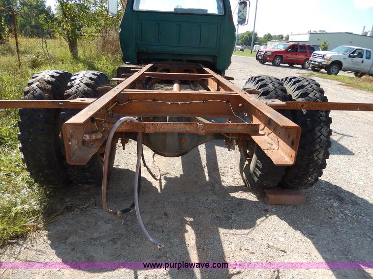image for item I4315 1978 Ford F600 truck cab and chassis