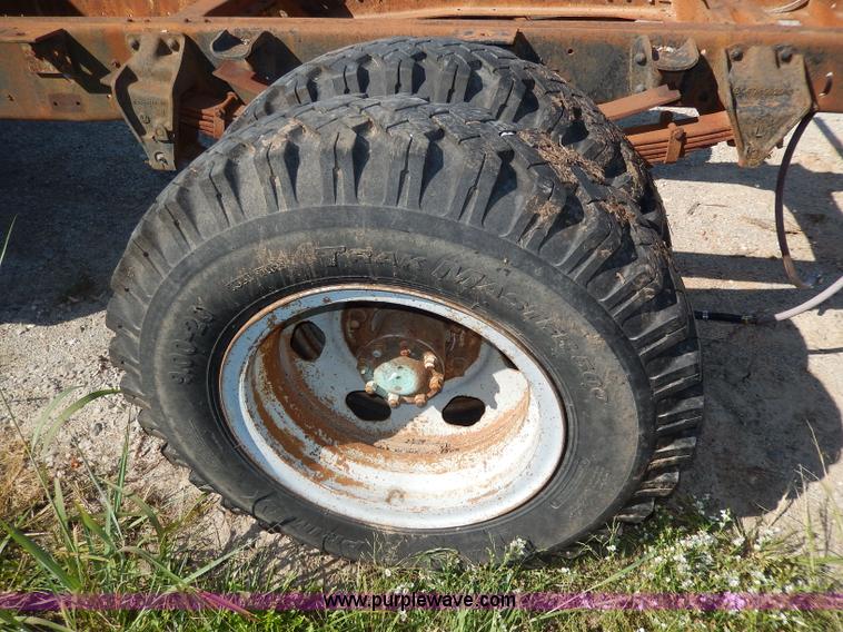 image for item I4315 1978 Ford F600 truck cab and chassis